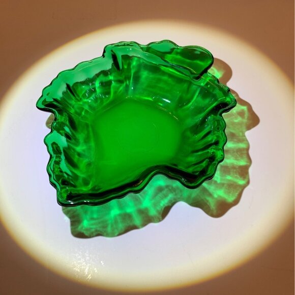 Anchor Hocking Green Glass Maple Leaf Dish MCM VTG Emerald Glass Trinket Candy - Picture 3 of 10